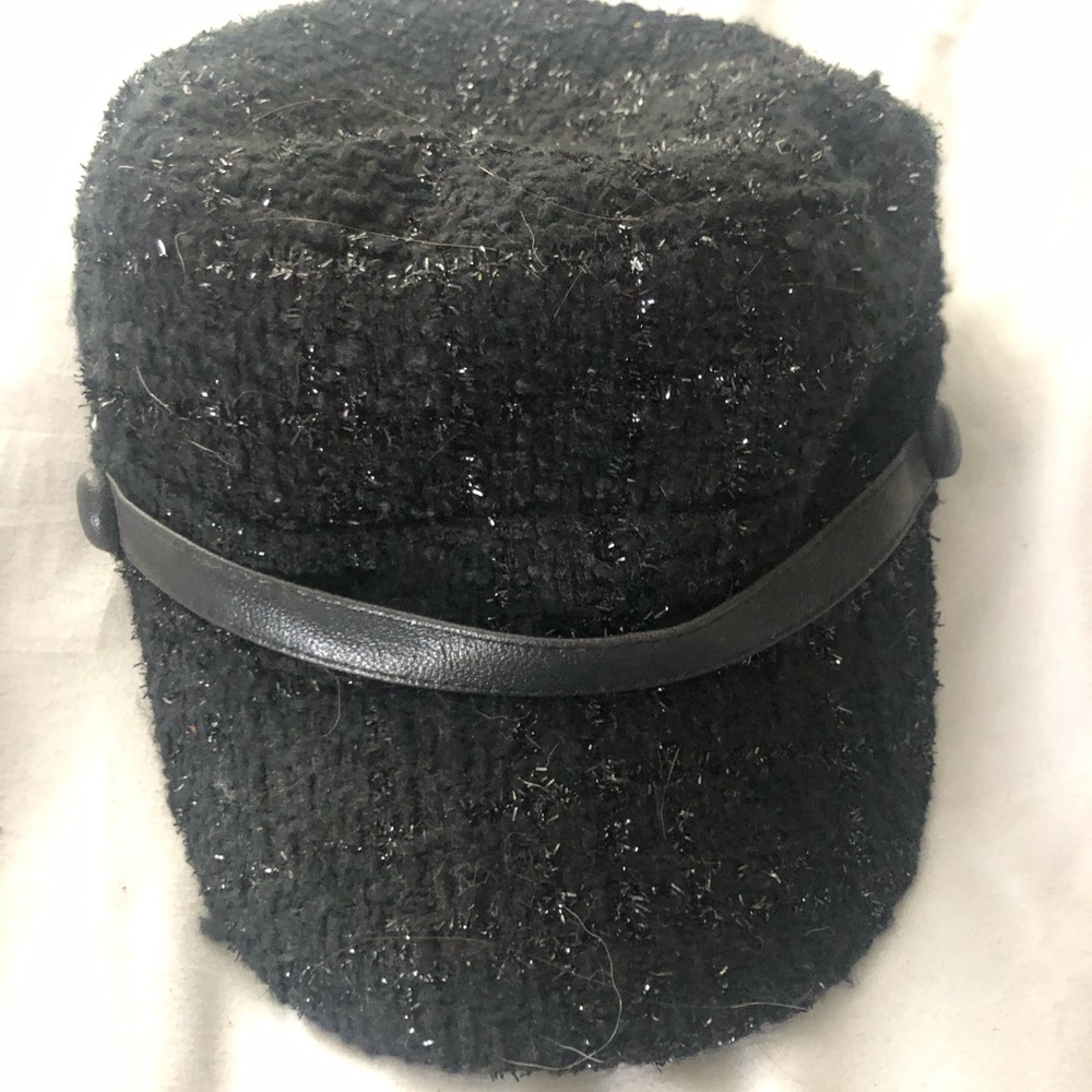 Black wintery hat
